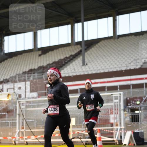 07.12.2025 - St. Pauli X-Mass-Run No. 15 Patografie http://msf.ph/oto/9380915 07.12.2025 10:19:01 Ziel 3455, 3724, 3975, 3976, 4330, 4331, 4436, 4437, 4438, 4473, 4475, 4498 meine-sportfotos.de