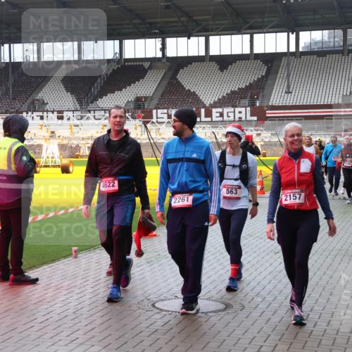 07.12.2025 - St. Pauli X-Mass-Run No. 15 Luisa Fischer http://msf.ph/oto/9380916 07.12.2025 10:43:04 Ziel 4622, 2261, 563, 2157, 4594, 604, 116, 296, 519, 563, 598, 604, 625, 1272, 1358, 1434, 1438, 1758, 2012, 2013, 2061, 2155, 2157, 2261, 2621, 2622, 2722, 2931, 3042, 3399, 4045, 4046, 4394, 4441, 4594, 4622, 4857 meine-sportfotos.de