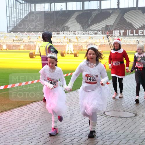 07.12.2025 - St. Pauli X-Mass-Run No. 15 Luisa Fischer http://msf.ph/oto/9380930 07.12.2025 10:09:36 Ziel 1461, 1465, 1575, 1576, 19, 390, 707, 786, 789, 800, 881, 896, 899, 947, 960, 1002, 1031, 1176, 1243, 1248, 1461, 1465, 1570, 1575, 1576, 1718, 2126, 2521, 3212, 3300, 3332, 3335, 3484, 3493, 3671, 3756, 3891, 3904, 3907, 4066, 4067, 4068, 4113, 4666 meine-sportfotos.de