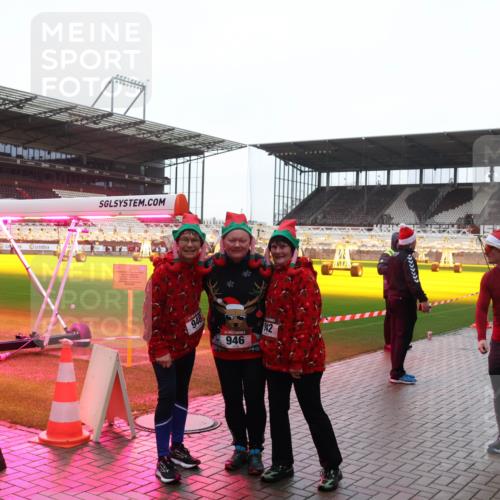 07.12.2025 - St. Pauli X-Mass-Run No. 15 Luisa Fischer http://msf.ph/oto/9380938 07.12.2025 11:15:35 Ziel 948, 946, 912, 1798, 2211, 525, 313, 391, 922, 1218, 1282, 1623, 1627, 1662, 3133 meine-sportfotos.de