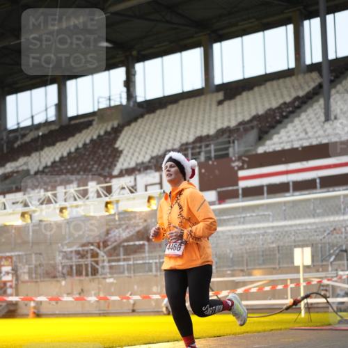 07.12.2025 - St. Pauli X-Mass-Run No. 15 Patografie http://msf.ph/oto/9380940 07.12.2025 10:19:12 Ziel 3455, 3695, 3724, 4115, 4330, 4436, 4437, 4438, 4466, 4473, 4475, 4498 meine-sportfotos.de