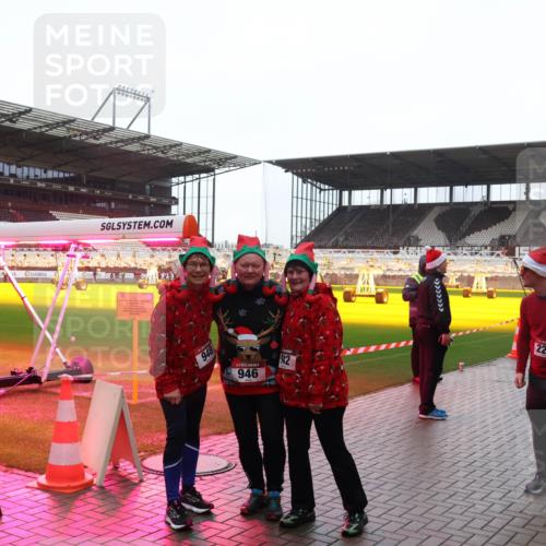 07.12.2025 - St. Pauli X-Mass-Run No. 15 Luisa Fischer http://msf.ph/oto/9380941 07.12.2025 11:15:35 Ziel 948, 946, 2, 2211, 525, 313, 391, 922, 1218, 1282, 1623, 1627, 1662, 3133 meine-sportfotos.de