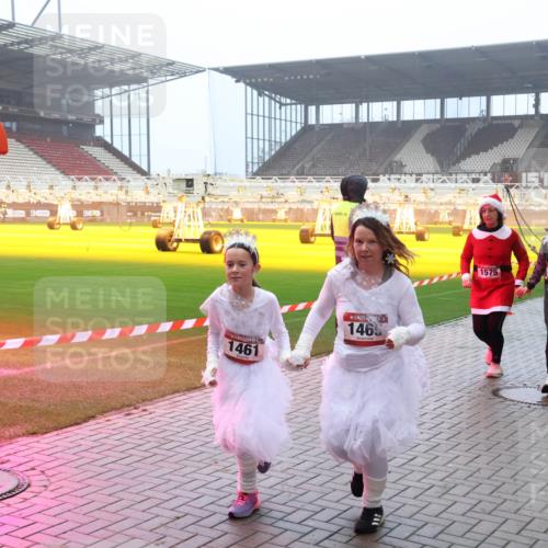 07.12.2025 - St. Pauli X-Mass-Run No. 15 Luisa Fischer http://msf.ph/oto/9380944 07.12.2025 10:09:36 Ziel 1461, 1465, 1575, 1576, 19, 390, 707, 786, 789, 800, 881, 896, 899, 947, 960, 1002, 1031, 1176, 1243, 1248, 1461, 1465, 1570, 1575, 1576, 1718, 2126, 2521, 3212, 3300, 3332, 3335, 3484, 3493, 3671, 3756, 3891, 3904, 3907, 4066, 4067, 4068, 4113, 4666 meine-sportfotos.de