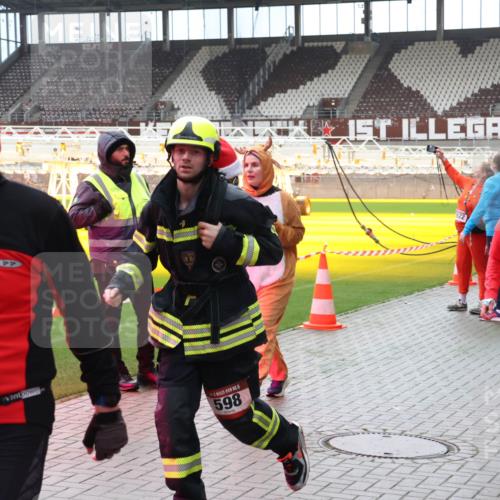 07.12.2025 - St. Pauli X-Mass-Run No. 15 Luisa Fischer http://msf.ph/oto/9380945 07.12.2025 10:43:12 Ziel 44, 15, 604, 5, 598, 522, 1756, 4161, 116, 296, 519, 563, 598, 604, 625, 1272, 1358, 1434, 1438, 1758, 2012, 2013, 2061, 2155, 2157, 2336, 2337, 2621, 2622, 2722, 2802, 2901, 2931, 3381, 3399, 4161, 4394, 4594, 4621, 4857 meine-sportfotos.de