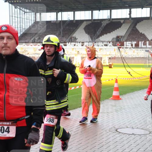 07.12.2025 - St. Pauli X-Mass-Run No. 15 Luisa Fischer http://msf.ph/oto/9380947 07.12.2025 10:43:13 Ziel 15, 604, 5, 598, 1358, 1, 1758, 116, 296, 519, 563, 598, 604, 625, 1272, 1358, 1434, 1438, 1758, 2012, 2013, 2061, 2155, 2157, 2336, 2337, 2621, 2622, 2722, 2802, 2901, 2931, 3381, 3399, 4161, 4394, 4594, 4621, 4857 meine-sportfotos.de