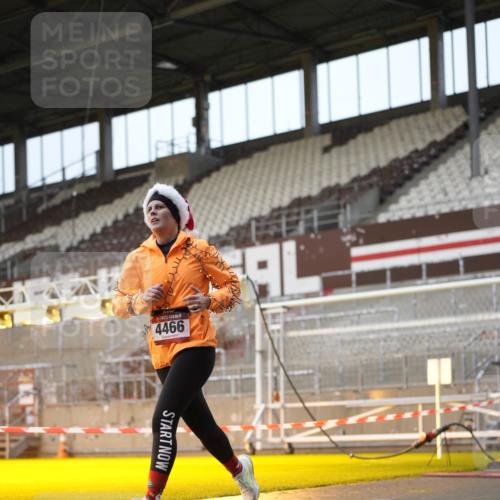 07.12.2025 - St. Pauli X-Mass-Run No. 15 Patografie http://msf.ph/oto/9380954 07.12.2025 10:19:12 Ziel 3455, 3695, 3724, 4115, 4330, 4436, 4437, 4438, 4466, 4473, 4475, 4498 meine-sportfotos.de