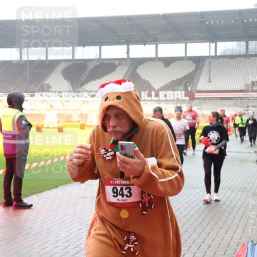 07.12.2025 - St. Pauli X-Mass-Run No. 15 Luisa Fischer http://msf.ph/oto/9380970 07.12.2025 10:09:40 Ziel 1, 943, 19, 390, 786, 789, 800, 881, 896, 899, 947, 960, 1002, 1176, 1243, 1248, 1461, 1465, 1570, 1575, 1576, 1718, 2126, 2521, 3300, 3332, 3335, 3484, 3493, 3756, 3891, 3904, 3907, 4066, 4067, 4068, 4113, 4666 meine-sportfotos.de