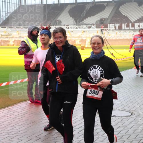 07.12.2025 - St. Pauli X-Mass-Run No. 15 Luisa Fischer http://msf.ph/oto/9380977 07.12.2025 10:09:44 Ziel 191, 390, 15, 2126, 1570, 19, 786, 800, 881, 896, 899, 960, 1176, 1243, 1248, 1461, 1465, 1570, 1575, 1576, 1718, 2126, 3300, 3484, 3493, 3756, 3891, 3904, 3907, 4066, 4067, 4068, 4113, 4666 meine-sportfotos.de