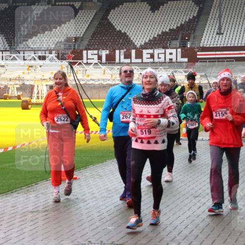07.12.2025 - St. Pauli X-Mass-Run No. 15 Luisa Fischer http://msf.ph/oto/9380984 07.12.2025 10:43:19 Ziel 2622, 262, 2155, 2013, 2901, 519, 296, 519, 563, 598, 604, 625, 1272, 1301, 1358, 1434, 1758, 1814, 1936, 2012, 2013, 2052, 2053, 2061, 2155, 2157, 2336, 2337, 2621, 2622, 2722, 2802, 2901, 3381, 4161, 4394, 4594, 4621, 4857 meine-sportfotos.de
