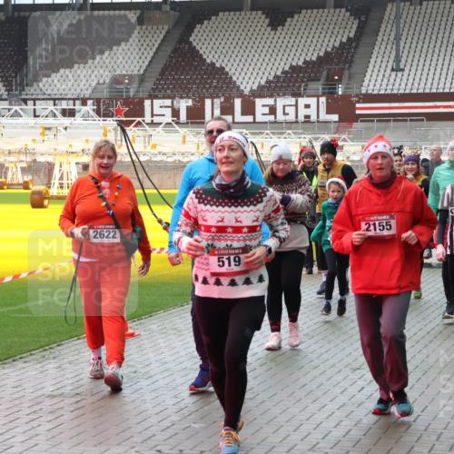 07.12.2025 - St. Pauli X-Mass-Run No. 15 Luisa Fischer http://msf.ph/oto/9380986 07.12.2025 10:43:20 Ziel 2622, 300, 519, 2155, 2013, 296, 519, 563, 598, 604, 625, 1272, 1301, 1358, 1434, 1758, 1814, 1936, 2012, 2013, 2052, 2053, 2061, 2155, 2336, 2337, 2621, 2622, 2722, 2761, 2762, 2802, 2901, 3381, 4161, 4394, 4594, 4621, 4857 meine-sportfotos.de