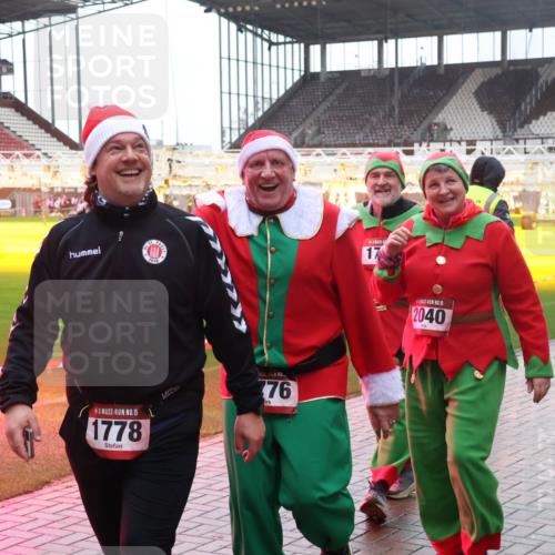 07.12.2025 - St. Pauli X-Mass-Run No. 15 Luisa Fischer http://msf.ph/oto/9380990 07.12.2025 11:15:40 Ziel 1910, 17, 15, 1778, 76, 15, 2040, 313, 391, 922, 1218, 1282, 1623, 1627, 1662, 3133 meine-sportfotos.de