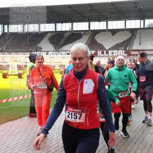 07.12.2025 - St. Pauli X-Mass-Run No. 15 Luisa Fischer http://msf.ph/oto/9381000 07.12.2025 10:43:23 Ziel 2622, 15, 2157, 290, 4161, 2012, 296, 519, 598, 604, 625, 1053, 1301, 1358, 1434, 1616, 1758, 1814, 1936, 2012, 2052, 2053, 2061, 2155, 2336, 2337, 2621, 2622, 2724, 2726, 2761, 2762, 2802, 2901, 3381, 4161, 4394, 4594, 4621, 4857 meine-sportfotos.de