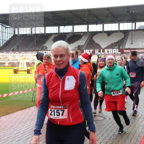07.12.2025 - St. Pauli X-Mass-Run No. 15 Luisa Fischer http://msf.ph/oto/9381003 07.12.2025 10:43:23 Ziel 15, 2157, 4161, 2012, 296, 519, 598, 604, 625, 1053, 1301, 1358, 1434, 1616, 1758, 1814, 1936, 2012, 2052, 2053, 2061, 2155, 2336, 2337, 2621, 2622, 2724, 2726, 2761, 2762, 2802, 2901, 3381, 4161, 4394, 4594, 4621, 4857 meine-sportfotos.de