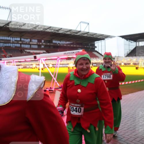 07.12.2025 - St. Pauli X-Mass-Run No. 15 Luisa Fischer http://msf.ph/oto/9381005 07.12.2025 11:15:43 Ziel 2040, 1798, 313, 391, 1218, 1282, 1623, 1627, 1662, 3133 meine-sportfotos.de
