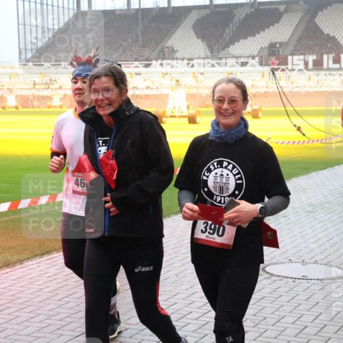 07.12.2025 - St. Pauli X-Mass-Run No. 15 Luisa Fischer http://msf.ph/oto/9381007 07.12.2025 10:09:44 Ziel 46, 1919, 390, 2126, 1570, 19, 786, 800, 881, 896, 899, 960, 1176, 1243, 1248, 1461, 1465, 1570, 1575, 1576, 1718, 2126, 3300, 3484, 3493, 3756, 3891, 3904, 3907, 4066, 4067, 4068, 4113, 4666 meine-sportfotos.de