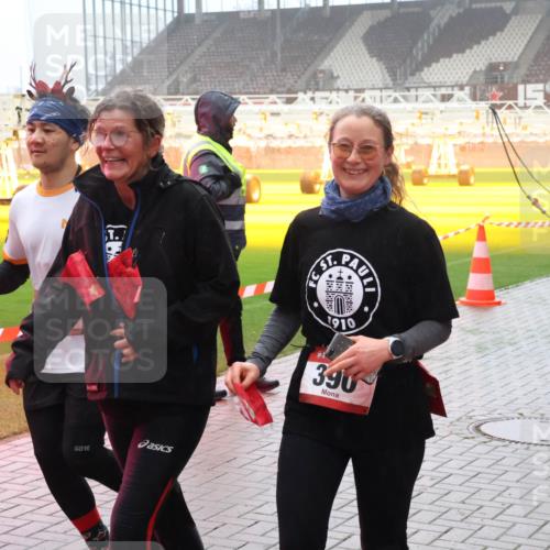 07.12.2025 - St. Pauli X-Mass-Run No. 15 Luisa Fischer http://msf.ph/oto/9381009 07.12.2025 10:09:45 Ziel 13, 1910, 390, 2126, 19, 786, 800, 881, 896, 899, 960, 1172, 1243, 1248, 1461, 1465, 1570, 1575, 1576, 1718, 2126, 3300, 3484, 3493, 3756, 3891, 3904, 3907, 4066, 4067, 4068, 4113, 4666 meine-sportfotos.de