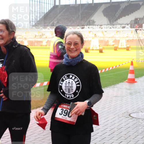 07.12.2025 - St. Pauli X-Mass-Run No. 15 Luisa Fischer http://msf.ph/oto/9381012 07.12.2025 10:09:45 Ziel 4666, 1910, 390, 126, 19, 786, 800, 881, 896, 899, 960, 1172, 1243, 1248, 1461, 1465, 1570, 1575, 1576, 1718, 2126, 3300, 3484, 3493, 3756, 3891, 3904, 3907, 4066, 4067, 4068, 4113, 4666 meine-sportfotos.de