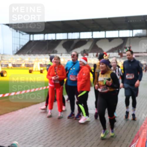 07.12.2025 - St. Pauli X-Mass-Run No. 15 Luisa Fischer http://msf.ph/oto/9381013 07.12.2025 10:43:24 Ziel 296, 519, 598, 604, 625, 1053, 1301, 1358, 1434, 1616, 1758, 1814, 1936, 2012, 2052, 2053, 2061, 2155, 2336, 2337, 2621, 2622, 2724, 2726, 2761, 2762, 2802, 2901, 3381, 4161, 4394, 4594, 4621, 4857 meine-sportfotos.de