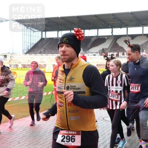 07.12.2025 - St. Pauli X-Mass-Run No. 15 Luisa Fischer http://msf.ph/oto/9381021 07.12.2025 10:43:26 Ziel 394, 2013, 2012, 15, 296, 296, 519, 598, 604, 625, 1053, 1301, 1358, 1434, 1616, 1758, 1814, 1936, 2012, 2052, 2053, 2061, 2155, 2336, 2337, 2621, 2622, 2724, 2726, 2761, 2762, 2802, 2901, 3381, 4161, 4394, 4594, 4621, 4857 meine-sportfotos.de