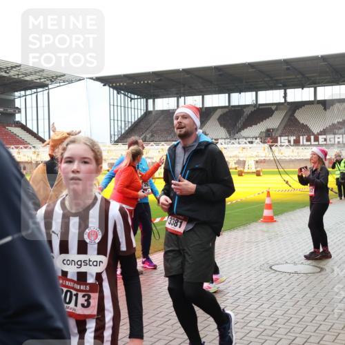 07.12.2025 - St. Pauli X-Mass-Run No. 15 Luisa Fischer http://msf.ph/oto/9381033 07.12.2025 10:43:28 Ziel 1910, 15, 013, 26, 3381, 296, 519, 598, 604, 625, 1053, 1301, 1616, 1758, 1814, 1936, 2052, 2053, 2061, 2155, 2336, 2337, 2621, 2622, 2724, 2726, 2761, 2762, 2802, 2901, 3381, 4161, 4394, 4594, 4621, 4857 meine-sportfotos.de