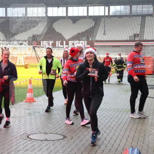 07.12.2025 - St. Pauli X-Mass-Run No. 15 Luisa Fischer http://msf.ph/oto/9381034 07.12.2025 10:09:49 Ziel 89, 60, 216, 401, 19, 800, 881, 896, 899, 960, 1172, 1191, 1243, 1248, 1461, 1465, 1570, 1575, 1576, 1718, 2126, 3300, 3493, 3756, 3891, 4066, 4067, 4068, 4113, 4666 meine-sportfotos.de