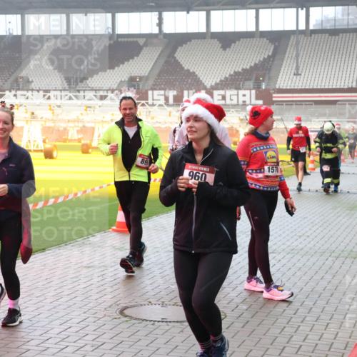 07.12.2025 - St. Pauli X-Mass-Run No. 15 Luisa Fischer http://msf.ph/oto/9381039 07.12.2025 10:09:50 Ziel 89, 15, 960, 1570, 4040, 21, 19, 800, 881, 896, 899, 960, 1172, 1191, 1243, 1248, 1461, 1465, 1570, 1575, 1576, 1718, 2126, 3300, 3493, 3756, 3891, 4066, 4067, 4068, 4113, 4666 meine-sportfotos.de