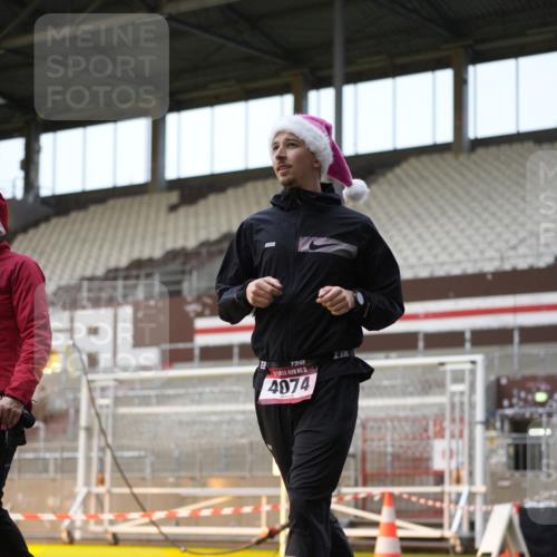 07.12.2025 - St. Pauli X-Mass-Run No. 15 Patografie http://msf.ph/oto/9381044 07.12.2025 10:19:33 Ziel 658, 661, 2750, 3011, 3013, 4038, 4074 meine-sportfotos.de