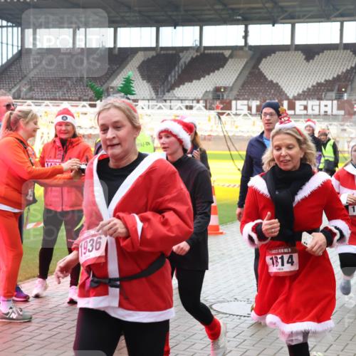 07.12.2025 - St. Pauli X-Mass-Run No. 15 Luisa Fischer http://msf.ph/oto/9381049 07.12.2025 10:43:43 Ziel 14, 1936, 15, 1814, 1616, 052, 74, 296, 559, 1053, 1301, 1616, 1814, 1936, 2052, 2053, 2336, 2337, 2459, 2487, 2647, 2724, 2726, 2761, 2762, 2802, 2901, 3022, 3038, 3226, 3237, 3381, 4104, 4161, 4621 meine-sportfotos.de
