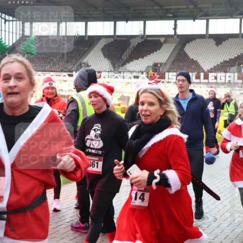 07.12.2025 - St. Pauli X-Mass-Run No. 15 Luisa Fischer http://msf.ph/oto/9381052 07.12.2025 10:43:43 Ziel 5, 1936, 61, 14, 161, 3038, 74, 296, 559, 1053, 1301, 1616, 1814, 1936, 2052, 2053, 2336, 2337, 2459, 2487, 2647, 2724, 2726, 2761, 2762, 2802, 2901, 3022, 3038, 3226, 3237, 3381, 4104, 4161, 4621 meine-sportfotos.de