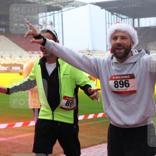 07.12.2025 - St. Pauli X-Mass-Run No. 15 Luisa Fischer http://msf.ph/oto/9381056 07.12.2025 10:09:52 Ziel 15, 896, 3493, 89, 800, 881, 896, 899, 960, 1172, 1191, 1243, 1248, 1461, 1465, 1570, 1575, 1576, 1718, 2126, 3300, 3493, 3756, 3891, 4066, 4067, 4068, 4113, 4666 meine-sportfotos.de