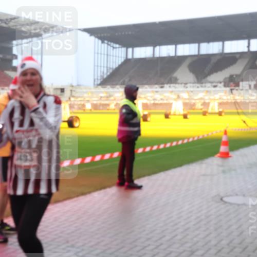 07.12.2025 - St. Pauli X-Mass-Run No. 15 Luisa Fischer http://msf.ph/oto/9381066 07.12.2025 10:09:54 Ziel 1493, 800, 881, 896, 899, 960, 1026, 1172, 1191, 1243, 1248, 1461, 1465, 1575, 1576, 1718, 3493, 3756, 4066, 4067, 4068, 4113, 4666 meine-sportfotos.de