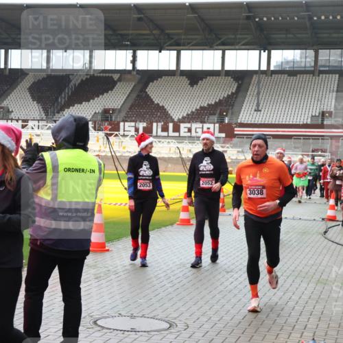 07.12.2025 - St. Pauli X-Mass-Run No. 15 Luisa Fischer http://msf.ph/oto/9381074 07.12.2025 10:43:46 Ziel 434, 35, 857, 1, 2052, 2053, 3038, 74, 84, 296, 559, 706, 1053, 1301, 1616, 1814, 1936, 2052, 2053, 2336, 2337, 2459, 2487, 2647, 2724, 2726, 2761, 2762, 2802, 2901, 3022, 3038, 3226, 3237, 3381, 4104, 4161, 4621 meine-sportfotos.de