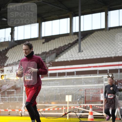 07.12.2025 - St. Pauli X-Mass-Run No. 15 Patografie http://msf.ph/oto/9381077 07.12.2025 10:19:56 Ziel 1364, 1903, 2238, 2751, 3846, 3871, 3893 meine-sportfotos.de