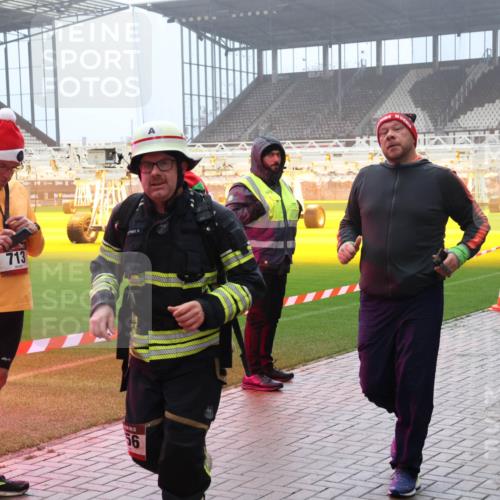 07.12.2025 - St. Pauli X-Mass-Run No. 15 Luisa Fischer http://msf.ph/oto/9381093 07.12.2025 10:09:58 Ziel 713, 56, 4113, 800, 881, 896, 899, 960, 1026, 1172, 1191, 1243, 1248, 1718, 3493, 3756, 4113, 4666 meine-sportfotos.de