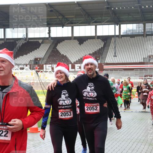 07.12.2025 - St. Pauli X-Mass-Run No. 15 Luisa Fischer http://msf.ph/oto/9381102 07.12.2025 10:43:51 Ziel 3022, 5, 5, 2053, 15, 2052, 4045, 4046, 74, 84, 296, 559, 706, 1053, 1301, 1616, 1814, 1913, 1936, 2052, 2053, 2336, 2337, 2459, 2487, 2647, 2724, 2726, 2761, 2762, 2767, 2802, 2901, 3022, 3038, 3100, 3226, 3237, 3381, 4095, 4096, 4104, 4161, 4621 meine-sportfotos.de