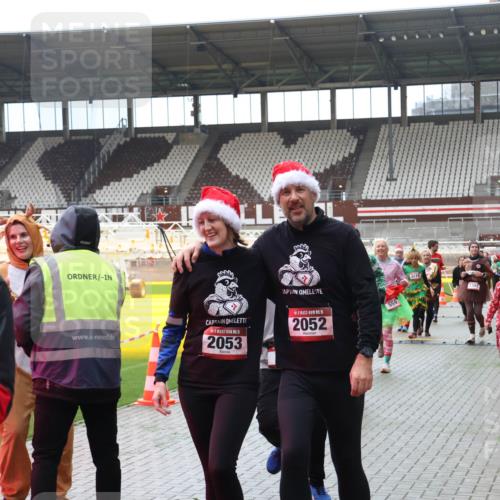 07.12.2025 - St. Pauli X-Mass-Run No. 15 Luisa Fischer http://msf.ph/oto/9381104 07.12.2025 10:43:52 Ziel 15, 022, 2053, 15, 2052, 559, 3226, 444, 4045, 4040, 74, 84, 296, 559, 706, 1053, 1301, 1616, 1814, 1913, 1936, 2052, 2053, 2336, 2337, 2459, 2487, 2647, 2724, 2726, 2761, 2762, 2767, 2802, 2901, 3022, 3038, 3100, 3226, 3237, 3381, 4095, 4096, 4104, 4161, 4621 meine-sportfotos.de