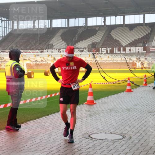 07.12.2025 - St. Pauli X-Mass-Run No. 15 Luisa Fischer http://msf.ph/oto/9381105 07.12.2025 10:10:01 Ziel 4113, 172, 800, 881, 896, 899, 960, 989, 1026, 1172, 1191, 1243, 1248, 1256, 1257, 1718, 3493, 3756, 4113, 4666 meine-sportfotos.de