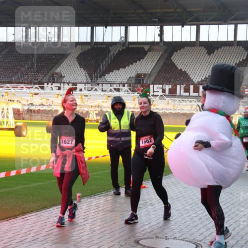 07.12.2025 - St. Pauli X-Mass-Run No. 15 Luisa Fischer http://msf.ph/oto/9381112 07.12.2025 11:15:59 Ziel 1627, 6709, 1662, 313, 1218, 391, 8, 14, 313, 372, 391, 1218, 1282, 1623, 1627, 1662, 2194, 3133 meine-sportfotos.de