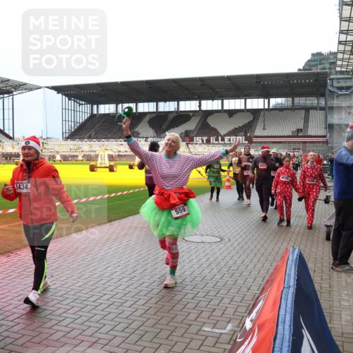 07.12.2025 - St. Pauli X-Mass-Run No. 15 Luisa Fischer http://msf.ph/oto/9381121 07.12.2025 10:43:56 Ziel 1434, 559, 130, 4441, 4045, 4046, 74, 84, 559, 706, 1053, 1301, 1616, 1814, 1913, 1936, 2052, 2053, 2459, 2487, 2647, 2724, 2726, 2761, 2762, 2767, 2802, 2901, 3022, 3038, 3100, 3226, 3237, 4095, 4096, 4104, 4621 meine-sportfotos.de