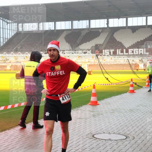 07.12.2025 - St. Pauli X-Mass-Run No. 15 Luisa Fischer http://msf.ph/oto/9381125 07.12.2025 10:10:02 Ziel 4113, 800, 1172, 800, 881, 896, 899, 960, 989, 1026, 1172, 1191, 1243, 1248, 1256, 1257, 1678, 1718, 3493, 3756, 4113, 4666 meine-sportfotos.de