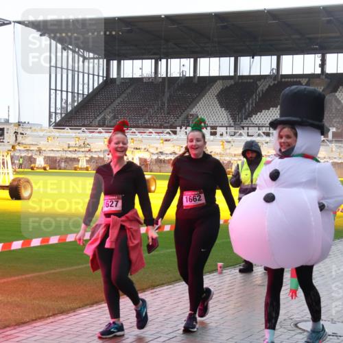 07.12.2025 - St. Pauli X-Mass-Run No. 15 Luisa Fischer http://msf.ph/oto/9381134 07.12.2025 11:16:00 Ziel 1627, 1662, 313, 8, 14, 313, 372, 391, 1218, 1282, 1623, 1627, 1662, 2194, 3133 meine-sportfotos.de