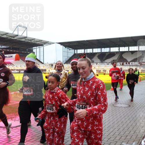 07.12.2025 - St. Pauli X-Mass-Run No. 15 Luisa Fischer http://msf.ph/oto/9381142 07.12.2025 10:44:01 Ziel 5, 1301, 2459, 4045, 444, 15, 4046, 1, 4104, 74, 84, 559, 706, 1053, 1301, 1616, 1814, 1913, 1936, 2052, 2053, 2459, 2487, 2647, 2724, 2726, 2761, 2762, 2767, 3022, 3038, 3100, 3226, 3237, 4095, 4096, 4104 meine-sportfotos.de