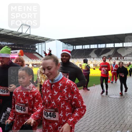 07.12.2025 - St. Pauli X-Mass-Run No. 15 Luisa Fischer http://msf.ph/oto/9381145 07.12.2025 10:44:01 Ziel 201, 5, 2459, 4045, 15, 4046, 15, 2728, 4104, 2724, 74, 84, 559, 706, 1053, 1301, 1616, 1814, 1913, 1936, 2052, 2053, 2459, 2487, 2647, 2724, 2726, 2761, 2762, 2767, 3022, 3038, 3100, 3226, 3237, 4095, 4096, 4104 meine-sportfotos.de