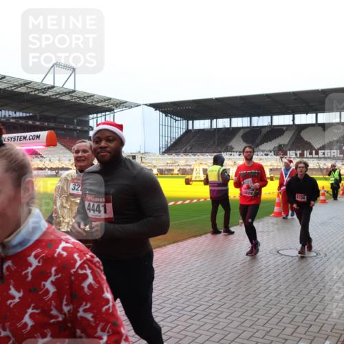 07.12.2025 - St. Pauli X-Mass-Run No. 15 Luisa Fischer http://msf.ph/oto/9381147 07.12.2025 10:44:01 Ziel 32, 4441, 1, 4104, 2724, 74, 84, 559, 706, 1053, 1301, 1616, 1814, 1913, 1936, 2052, 2053, 2459, 2487, 2647, 2724, 2726, 2761, 2762, 2767, 3022, 3038, 3100, 3226, 3237, 4095, 4096, 4104 meine-sportfotos.de