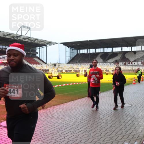 07.12.2025 - St. Pauli X-Mass-Run No. 15 Luisa Fischer http://msf.ph/oto/9381150 07.12.2025 10:44:02 Ziel 15, 441, 2724, 74, 84, 559, 706, 1053, 1301, 1616, 1814, 1913, 1936, 2052, 2053, 2459, 2487, 2647, 2724, 2726, 2761, 2762, 2767, 3022, 3038, 3100, 3226, 3237, 4095, 4096, 4104, 4254, 4255 meine-sportfotos.de