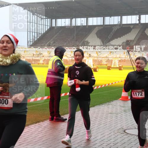 07.12.2025 - St. Pauli X-Mass-Run No. 15 Luisa Fischer http://msf.ph/oto/9381151 07.12.2025 10:10:09 Ziel 15, 800, 5, 1172, 800, 881, 896, 899, 960, 989, 1026, 1172, 1191, 1243, 1248, 1256, 1257, 1678, 1718, 2502, 2504, 2560, 3245, 3246, 3410, 3411, 3493, 3756 meine-sportfotos.de