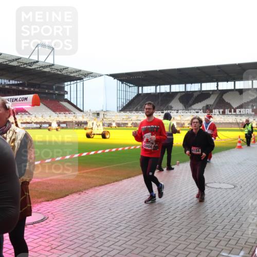 07.12.2025 - St. Pauli X-Mass-Run No. 15 Luisa Fischer http://msf.ph/oto/9381153 07.12.2025 10:44:02 Ziel 4104, 2724, 74, 84, 559, 706, 1053, 1301, 1616, 1814, 1913, 1936, 2052, 2053, 2459, 2487, 2647, 2724, 2726, 2761, 2762, 2767, 3022, 3038, 3100, 3226, 3237, 4095, 4096, 4104, 4254, 4255 meine-sportfotos.de
