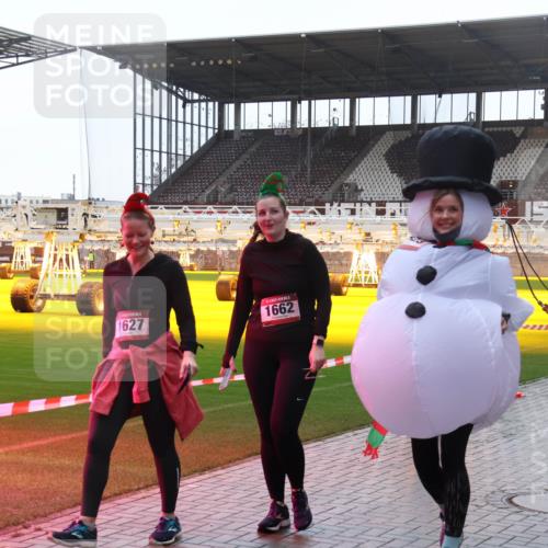 07.12.2025 - St. Pauli X-Mass-Run No. 15 Luisa Fischer http://msf.ph/oto/9381157 07.12.2025 11:16:01 Ziel 1627, 1662, 313, 8, 14, 313, 372, 391, 1218, 1282, 1627, 1662, 2194, 3133 meine-sportfotos.de