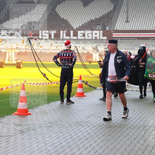 07.12.2025 - St. Pauli X-Mass-Run No. 15 Luisa Fischer http://msf.ph/oto/9381161 07.12.2025 10:10:23 Ziel 3671, 1026, 125, 989, 800, 962, 989, 1026, 1172, 1191, 1256, 1257, 1399, 1678, 1732, 2502, 2504, 2560, 3245, 3246, 3410, 3411, 4358, 4507 meine-sportfotos.de