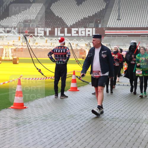 07.12.2025 - St. Pauli X-Mass-Run No. 15 Luisa Fischer http://msf.ph/oto/9381164 07.12.2025 10:10:23 Ziel 3671, 1026, 167, 989, 3411, 800, 962, 989, 1026, 1172, 1191, 1256, 1257, 1399, 1678, 1732, 2502, 2504, 2560, 3245, 3246, 3410, 3411, 4358, 4507 meine-sportfotos.de